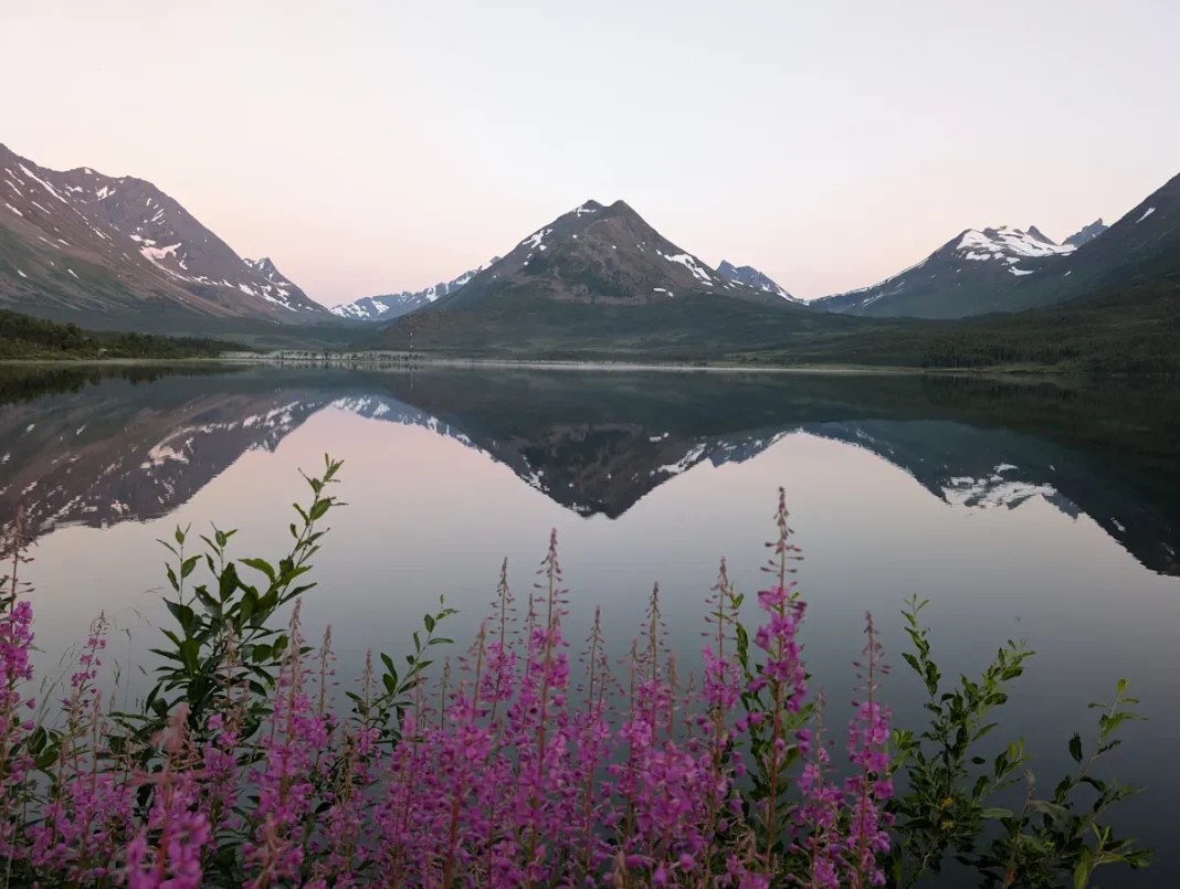 Soleil de minuit Norvège Tromso Nakkevatnet