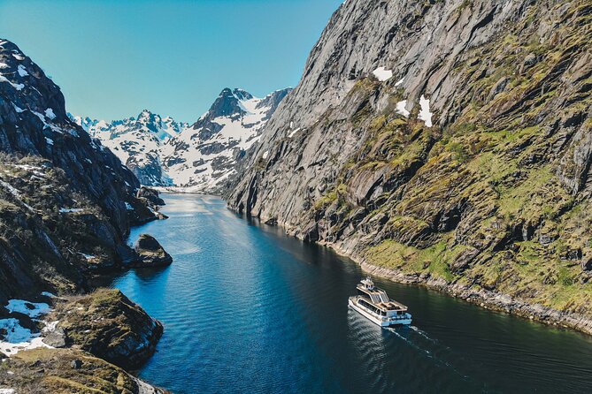 Croisière silencieuse dans le Trollfjord aux Lofoten