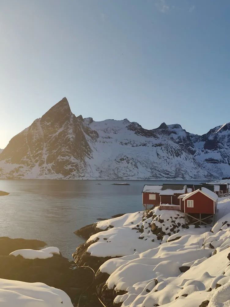 Eliassen Rorbuer, Hamnøy, winter