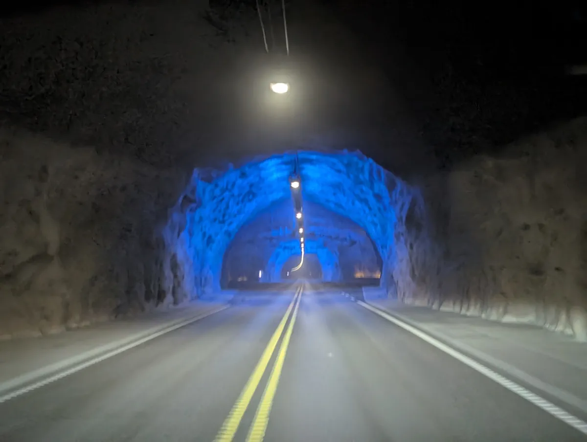 Túnel de Laerdal, el más largo del mundo, fiordos de Noruega