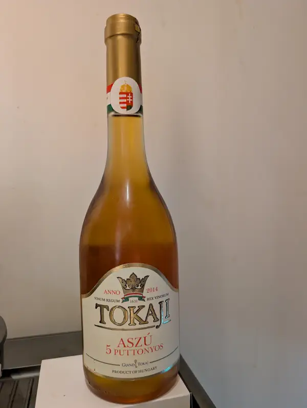 Bouteille Tokaj Aszu vin hongrois Bouteille Tokaj Aszu vin hongrois