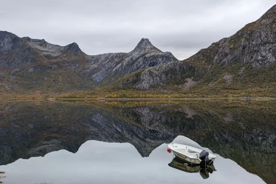 iles lofoten lac automne norvege