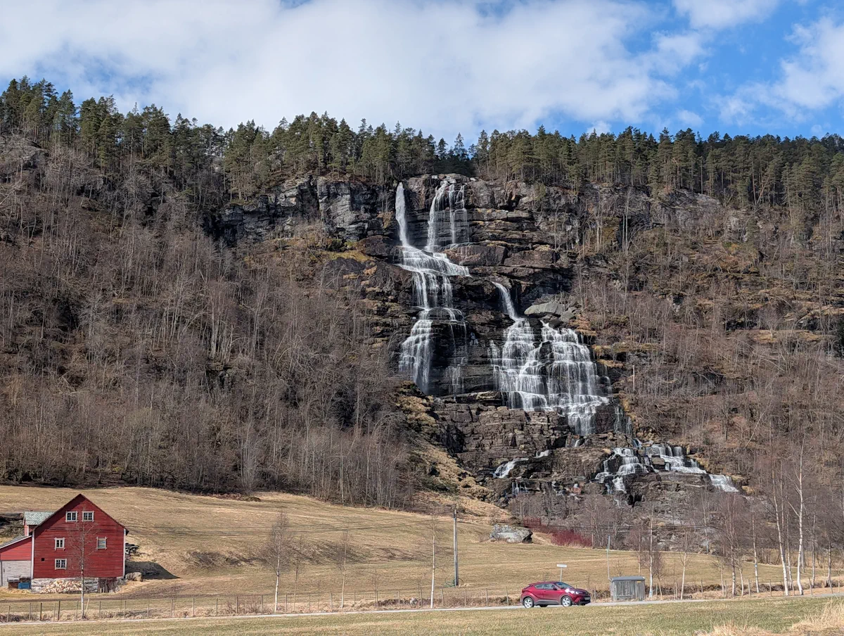 carretera bergen flam montañas fiordos cascadas