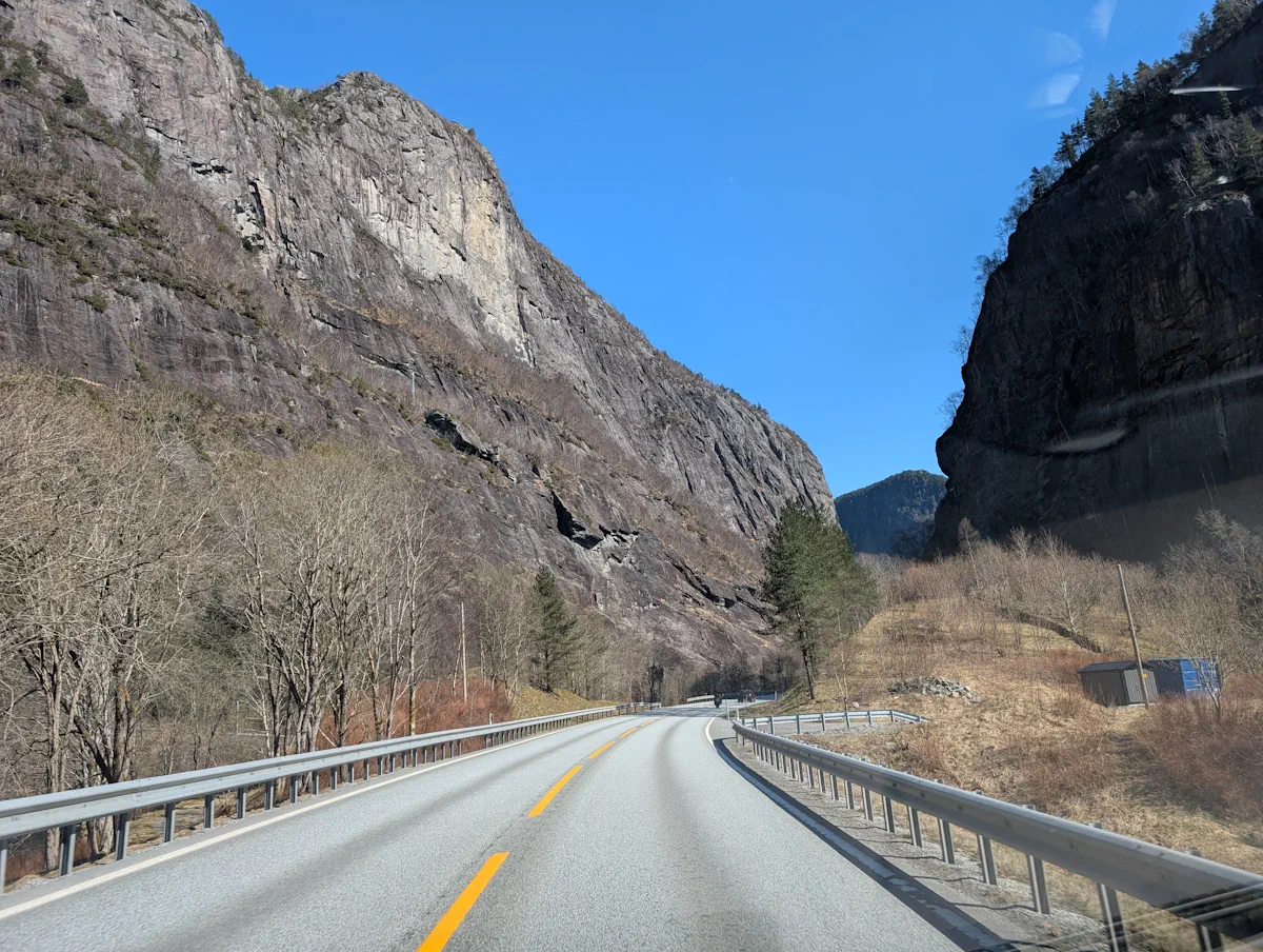 ruta bergen flam montañas fiordos