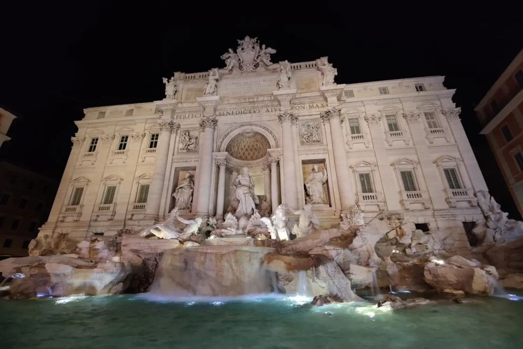 Fontaine Trevi de nuit Rome