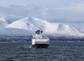 Ferry entre los Alpes de Lyngen (Lyngseidet) y Olderdalen — info, tarifas y horarios Ferry barco Alpes de Lyngen Olderdalen Lyngseidet