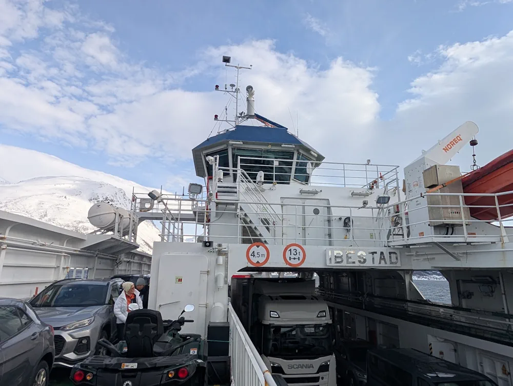 Ferry voitures Alpes Lyngen Olderdalen Lyngseidet