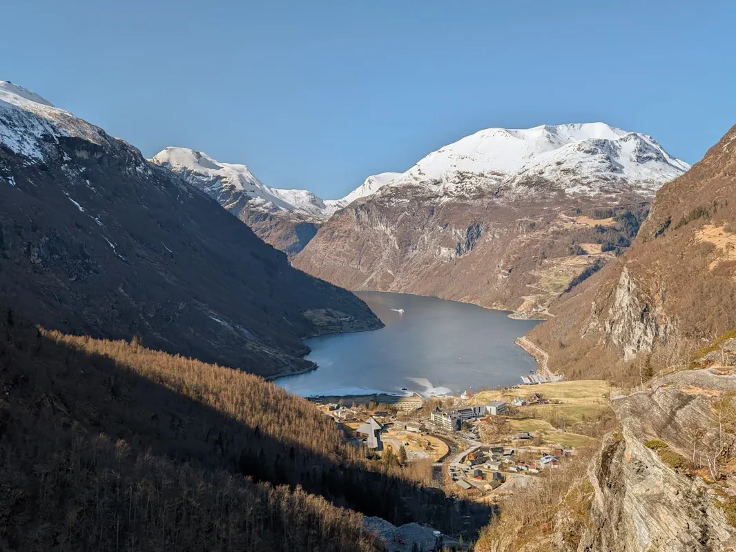 La vista más bonita de Geiranger fiordo montañas