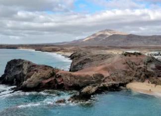 Visiting Lanzarote without a car: it’s easy with buses and tours Papagayo beaches in Lanzarote, reachable by bus without a car