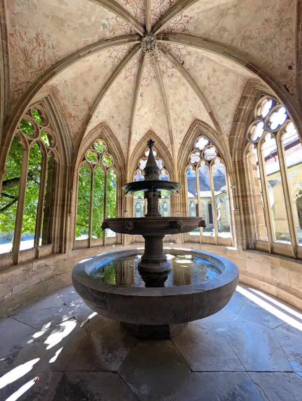 Fontaine Abbaye Maulbronn Allemagne Fontaine Abbaye Maulbronn Allemagne