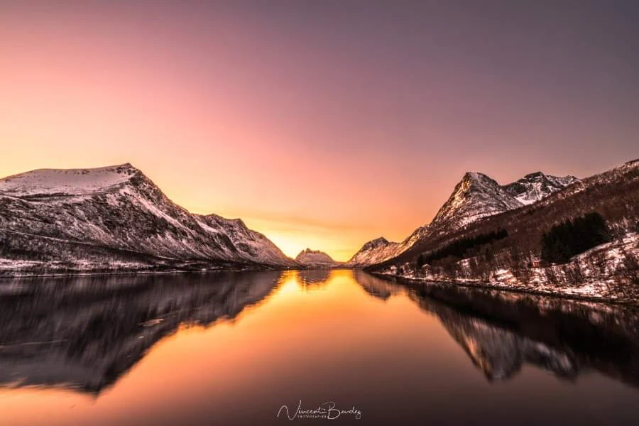 Coucher de soleil à Gryllefjord sur Senja en Norvège