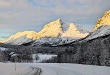 Où louer une voiture pour visiter les iles Lofoten Louer une voiture conduire Norvege Iles Lofoten Tromso