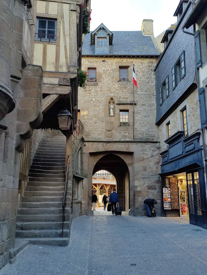 Grande Rue Mont Saint Michel Visite