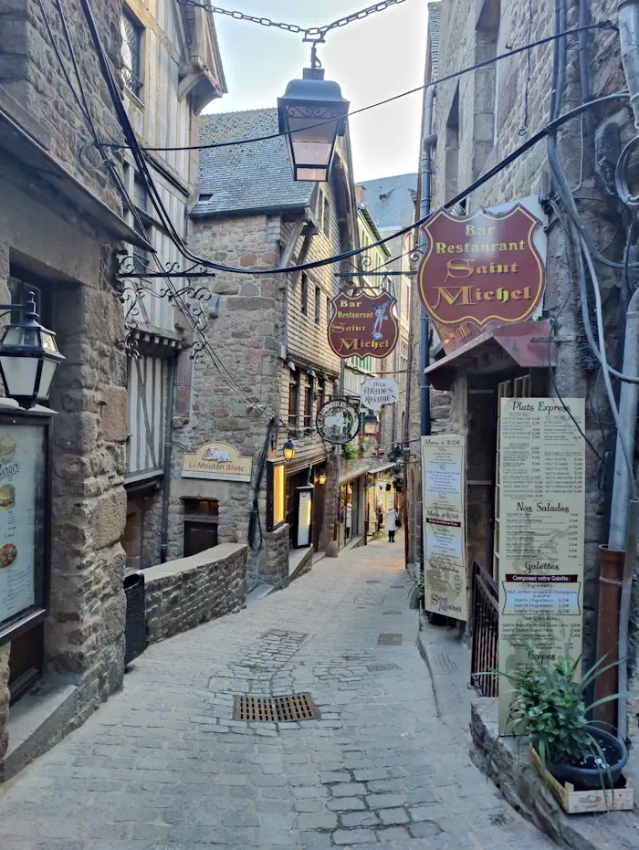 Grande Rue Mont Saint Michel Visite