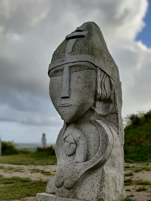 Vallée des Saints Statue Bretagne