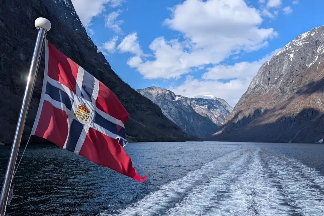 Faire croisière Naeroyfjord Gudvangen Flam bateau électrique
