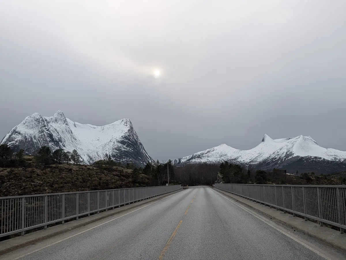 Route entre Narvik et Bodo montagnes