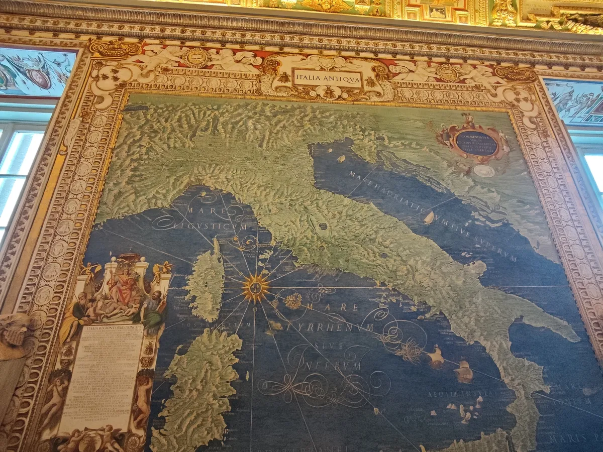 Carte murale de l'Italie antique peinte au XVIe siècle dans la Galerie des Cartes du Vatican