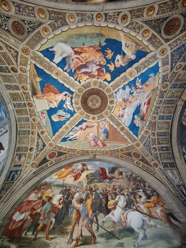 Fresques de la Chambre d'Héliodore avec plafond octogonal peint par Raphaël au Vatican