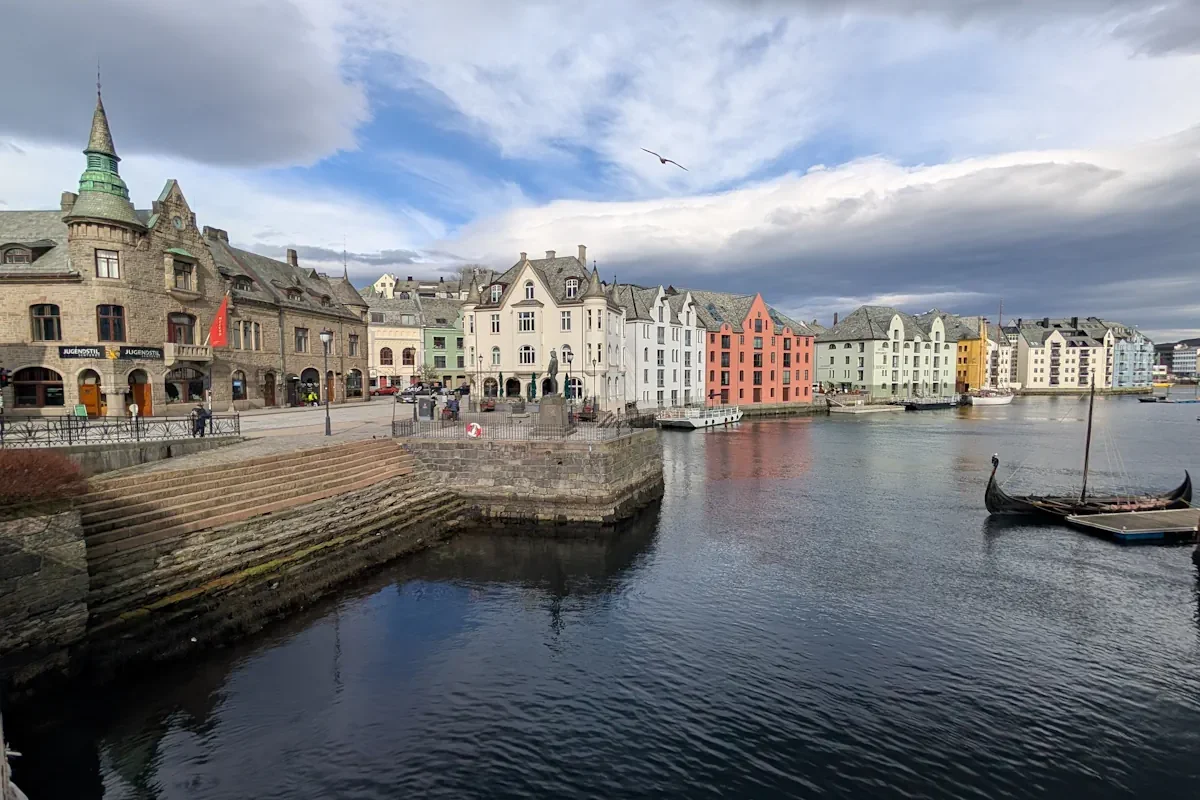 Canales de Alesund y arquitectura Art Nouveau, Noruega