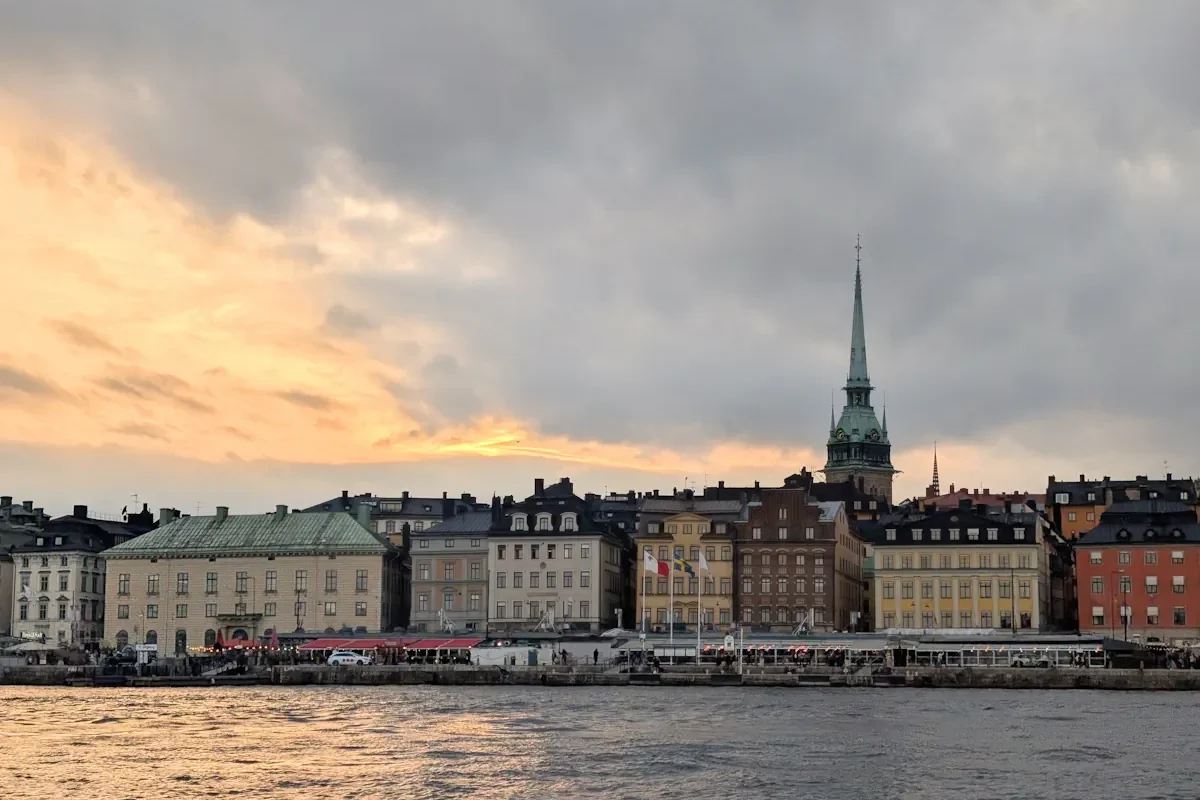 faire une croisière dans les canaux de Stockholm coucher de soleil faire une croisière dans les canaux de Stockholm coucher de soleil