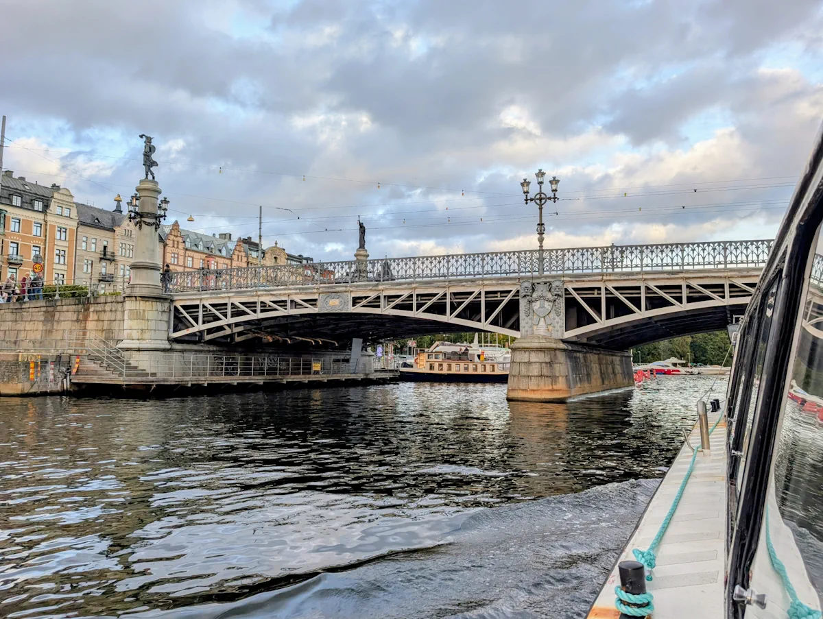 balade en bateau dans stockholm en ville balade en bateau dans stockholm en ville