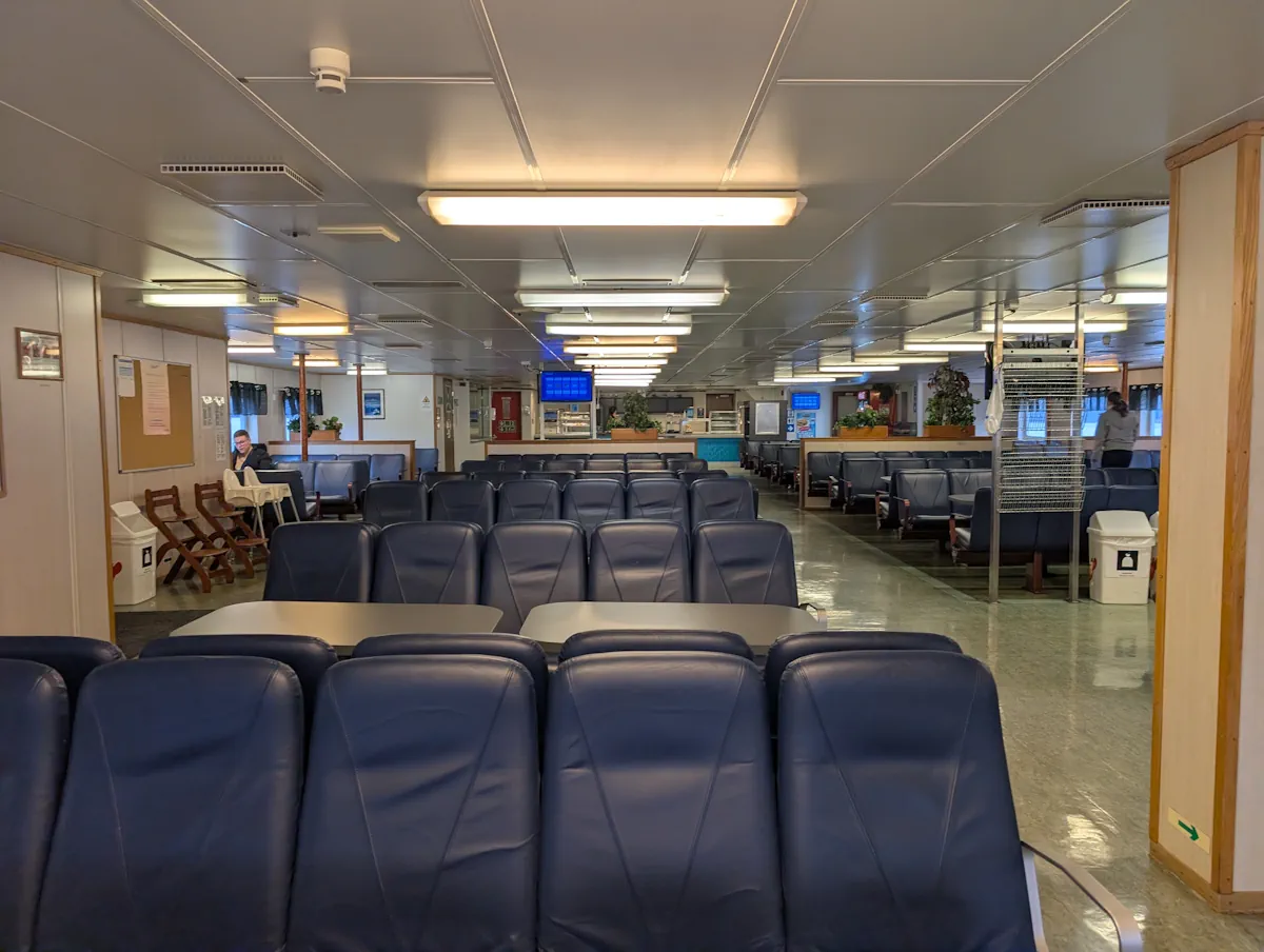 lounge intérieur ferry bognes Skarberget