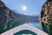 Quelle croisières faire à Geiranger? voici toutes les options intéressantes ! Croisière geiranger fjord hellesylt ferry voitures
