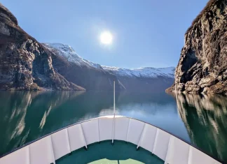 Quelle croisières faire à Geiranger? voici toutes les options intéressantes ! Croisière geiranger fjord hellesylt ferry voitures