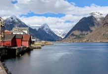 Le meilleur itinéraire de 2 semaines dans les fjords de Norvège ! Village Fjaerland Fjords Norvège