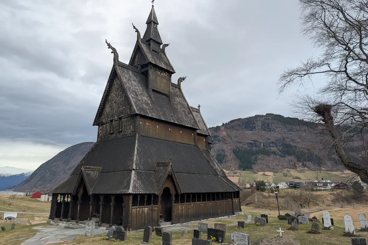 Iglesia vikinga Hopperstad Vik fiordos Noruega