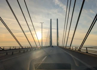 Traverser le Pont d’Øresund en 2026 : Le Guide Ultime (Prix, Astuces, Badges, Ferry) Traversée du pont Oresund Danemark Suede