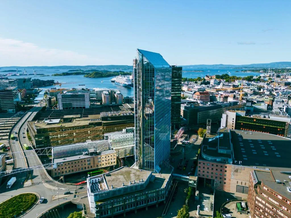 Radisson Blu Plaza Hotel, tour de 37 étages au centre d'Oslo près de la gare centrale