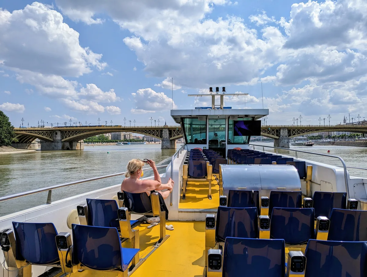 bateau croisière budapest sur le danube beau temps bateau croisière budapest sur le danube beau temps