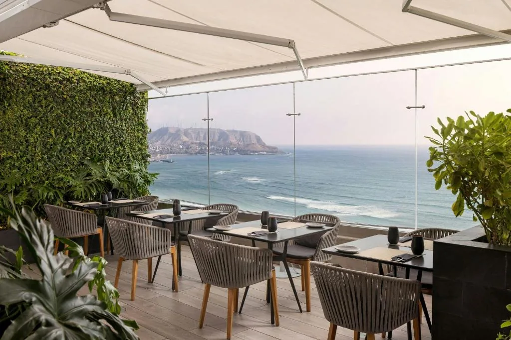AC Hotel by Marriott Lima Miraflores — vista al Pacífico