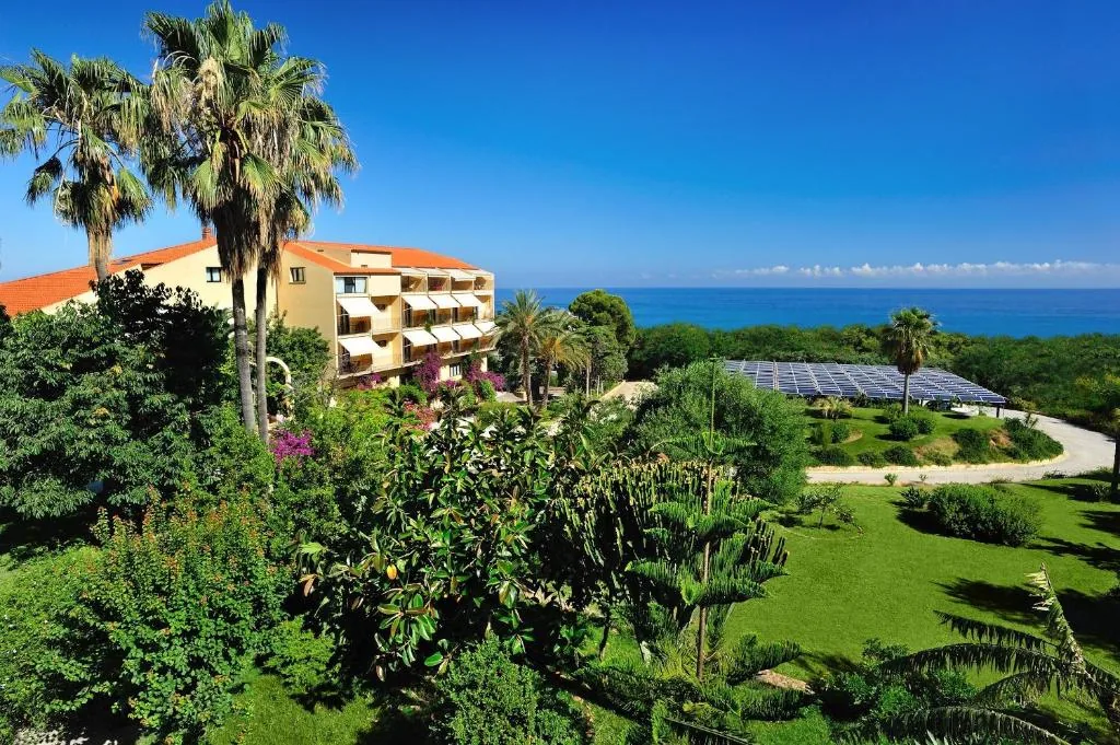 Alberi del Paradiso, Cefalù