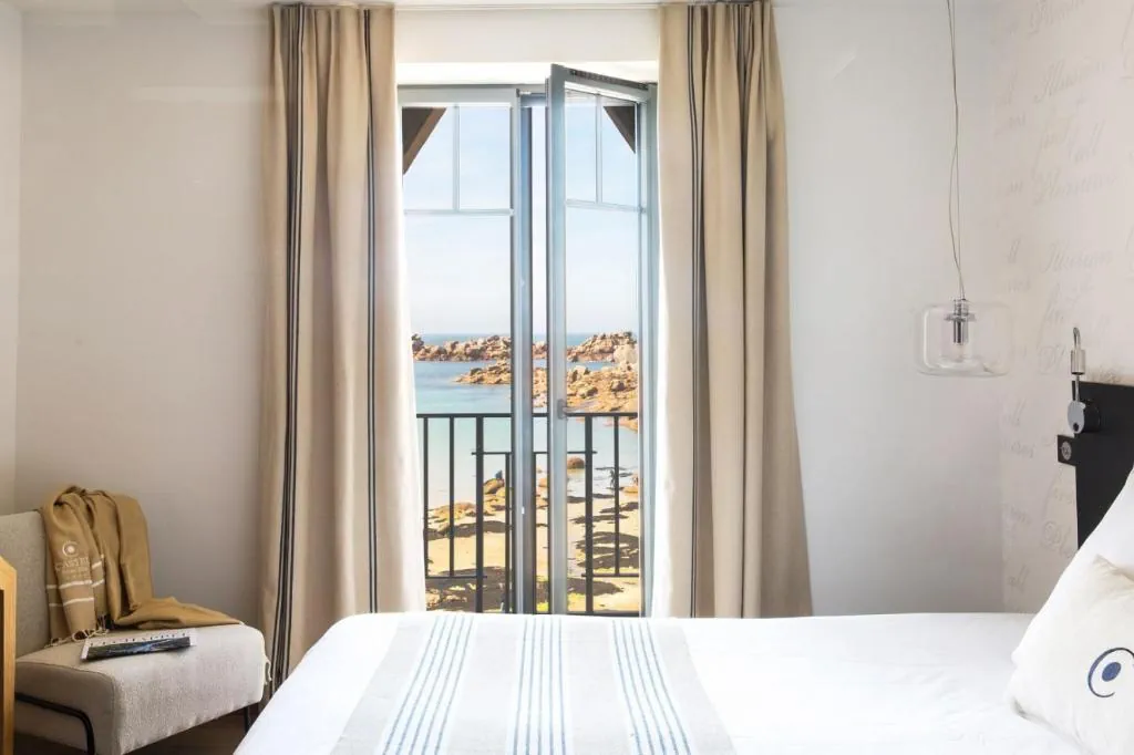 Chambre hotel Castel Beau Site Ploumanac'h Perros Guirec cote granit rose