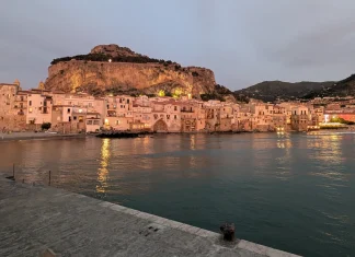 Où dormir à Cefalù – Voici les meilleurs logements et les plus pratiques pour les couples et familles dormir à Cefalù vue vieille ville Sicile
