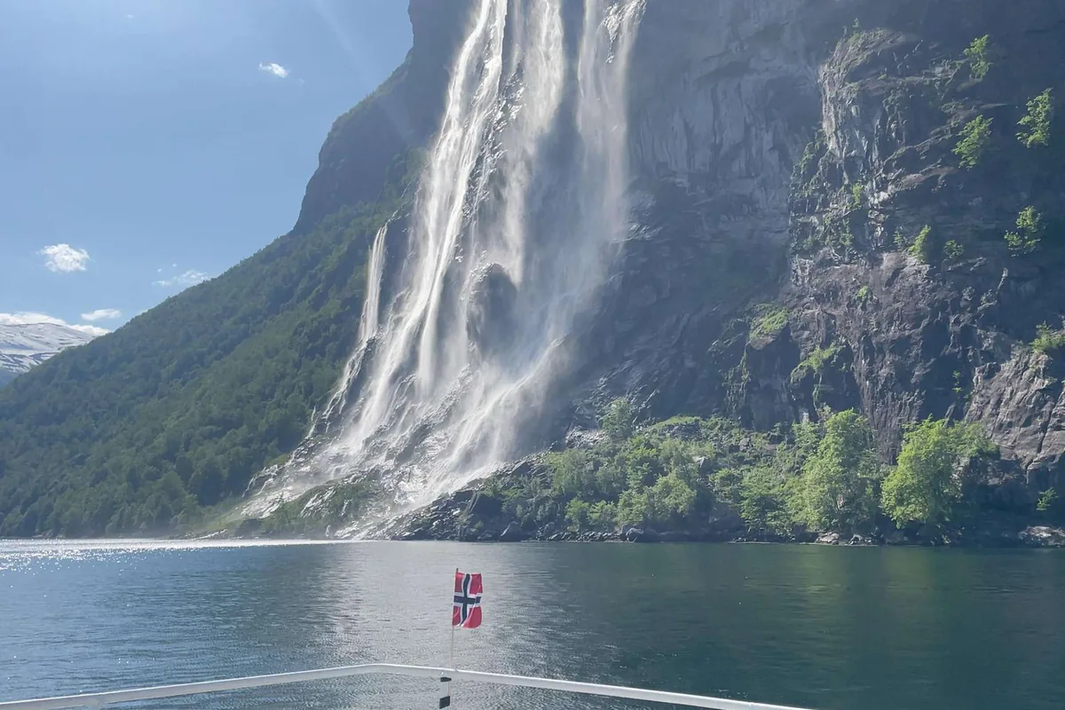 Croisière fjord Geiranger avec arrêt Hellesylt