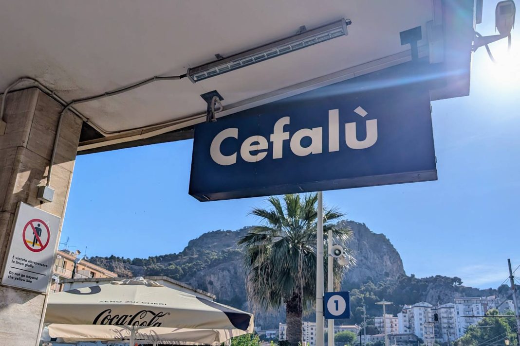 Gare de train Cefalu en Sicile Gare de train Cefalu en Sicile