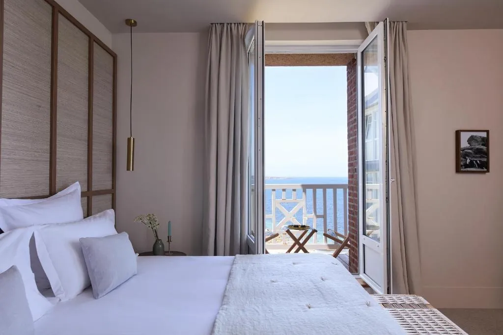 Chambre Hotel les bassans vue mer cote granit rose Bretagne