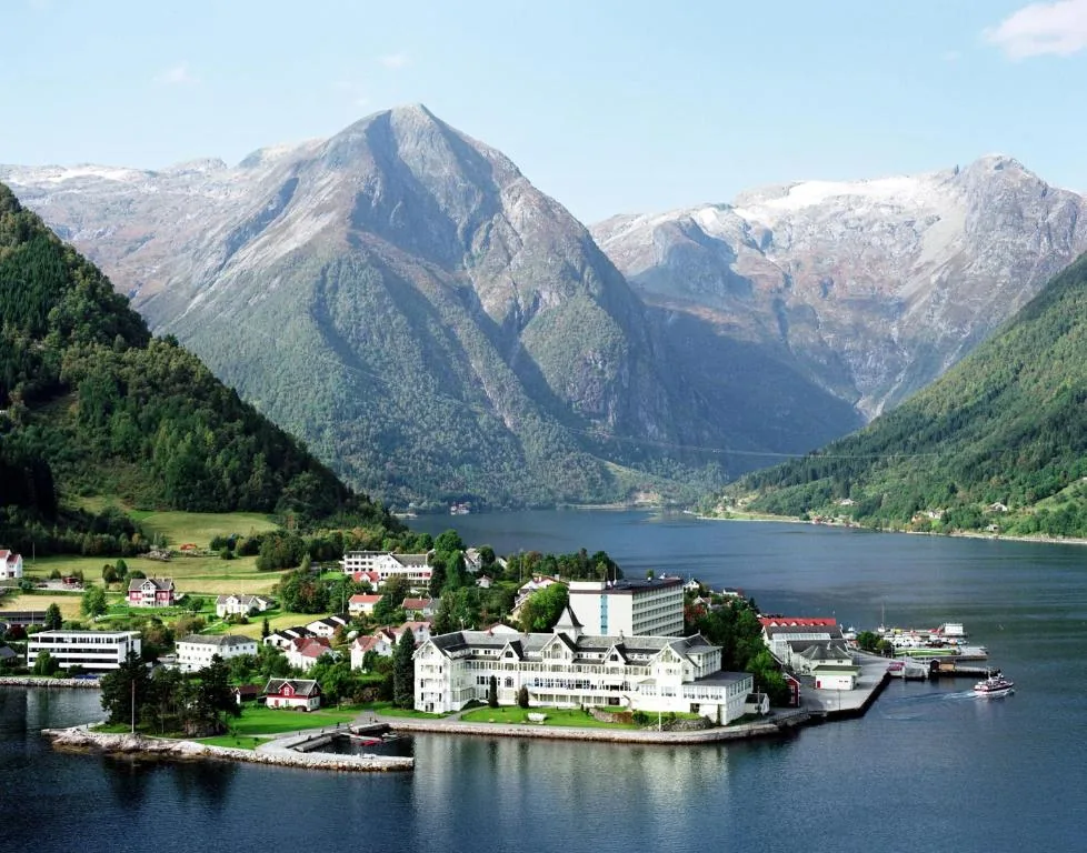Kviknes Hotel — historic 1877 building Balestrand Sognefjord