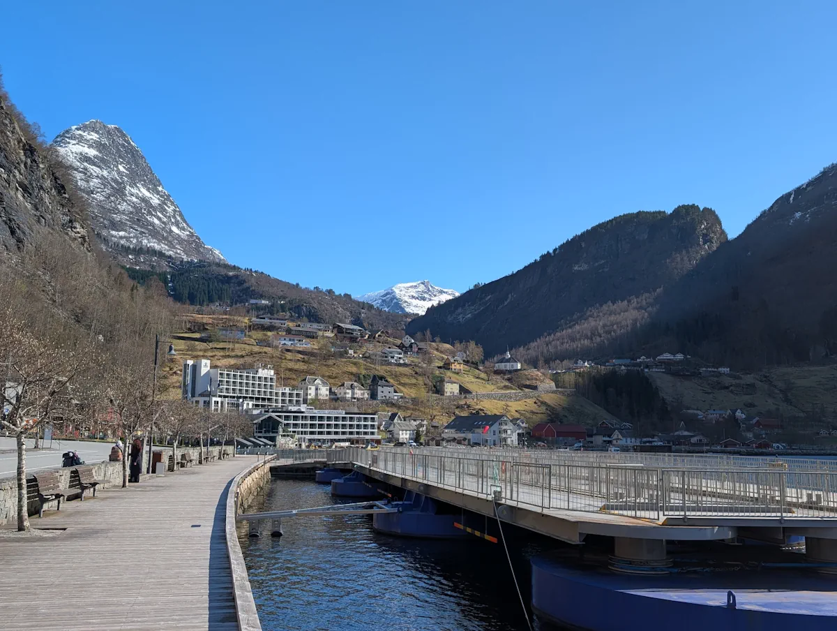 prendre le ferry port geiranger hellesylt voiture
