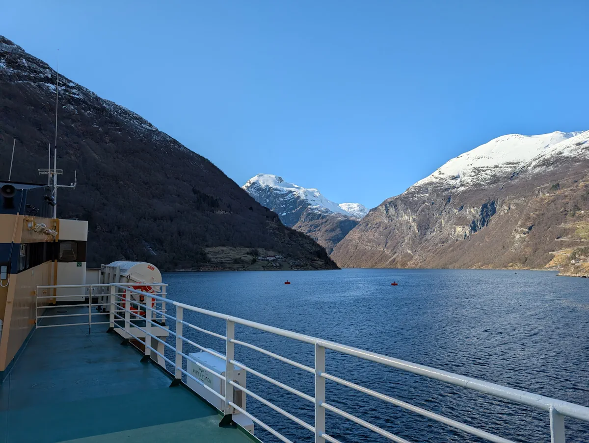 prendre ferry geiranger hellesylt fjord norvege
