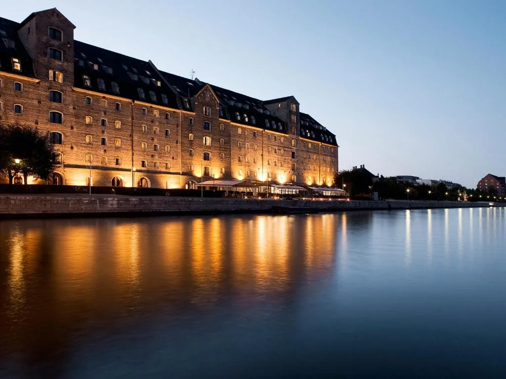 Admiral Hotel Copenhagen, façade d'un entrepôt classé de 1780 sur le front de mer de Copenhague
