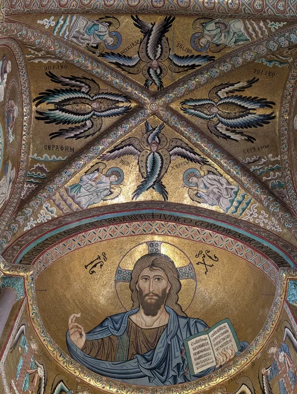 Detalle de ángeles y serafines en mosaico bizantino en la catedral de Cefalù Detalle de ángeles y serafines en mosaico bizantino en la catedral de Cefalù