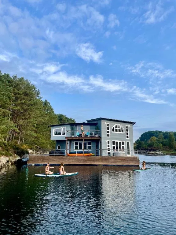 Floating Villa Bergen, maison flottante de luxe 200 m² avec vue mer
