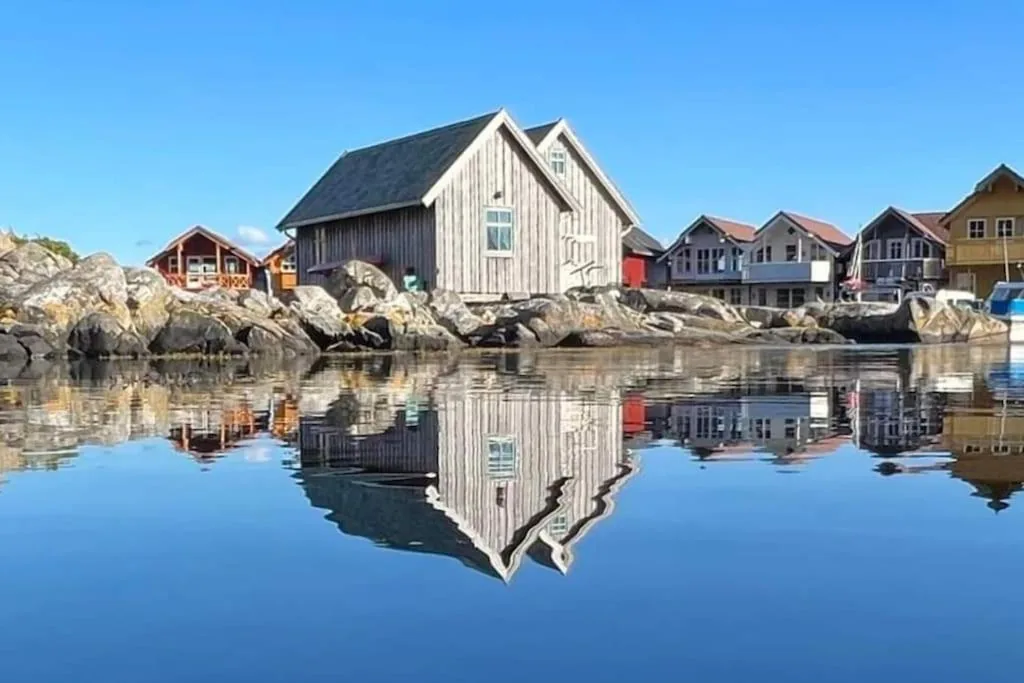 Cottage à Bekkjarvik, cabane les pieds dans l'eau à 60 km de Bergen