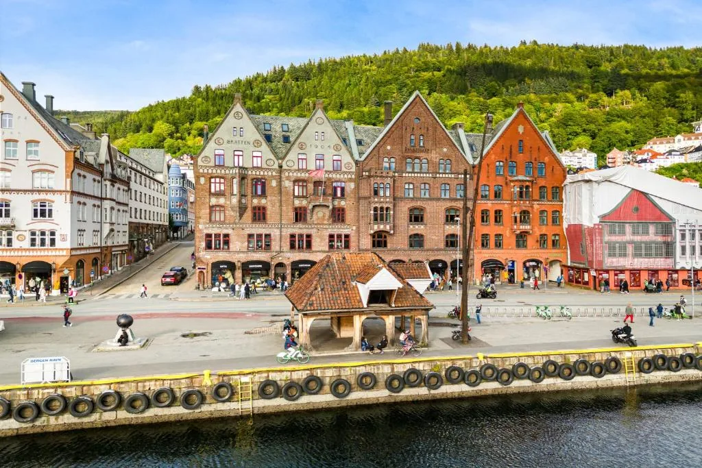 Home Hotel Bryggen, face au port et aux quais hanséatiques