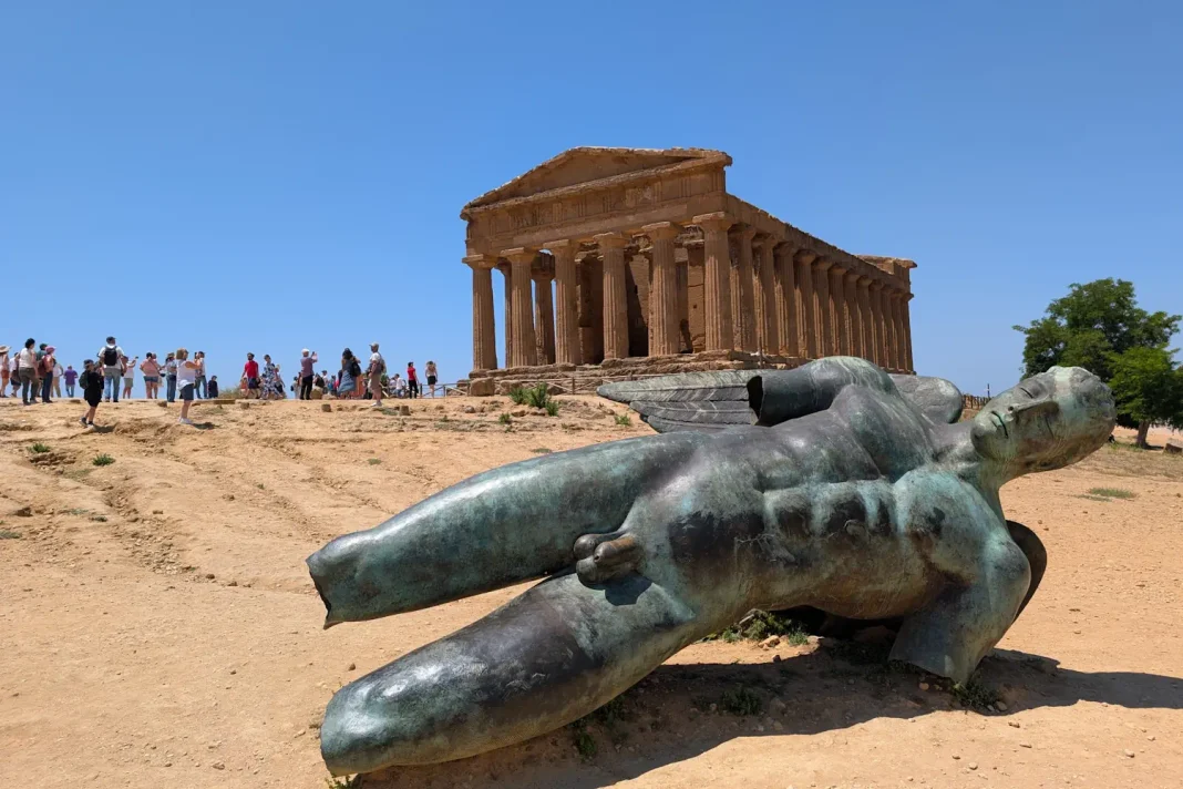 Statue Icare Temple Agrigente Concordia Sicile Statue Icare Temple Agrigente Concordia Sicile